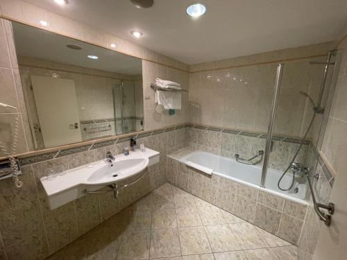 Habitación Doble Business del hotel Ramada By Wyndham Prague City Centre. Foto 5