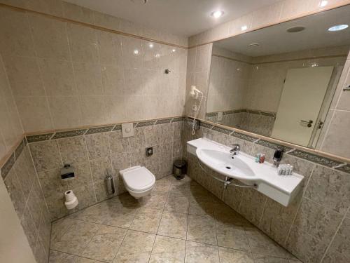 Habitación Doble Business del hotel Ramada By Wyndham Prague City Centre. Foto 6