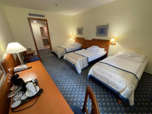 Habitación Triple del hotel Ramada By Wyndham Prague City Centre. Foto 2