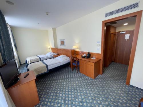 Habitación Doble con terraza - 1 o 2 camas del hotel Ramada By Wyndham Prague City Centre. Foto 5
