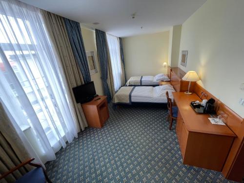 Habitación Doble con terraza - 1 o 2 camas del hotel Ramada By Wyndham Prague City Centre. Foto 7