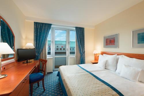 Habitación Doble con vistas a la plaza de Wenceslao - 1 o 2 camas del hotel Ramada By Wyndham Prague City Centre. Foto 3