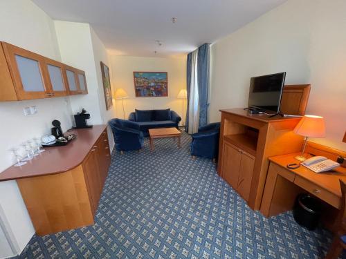 Suite Junior con terraza del hotel Ramada By Wyndham Prague City Centre. Foto 5