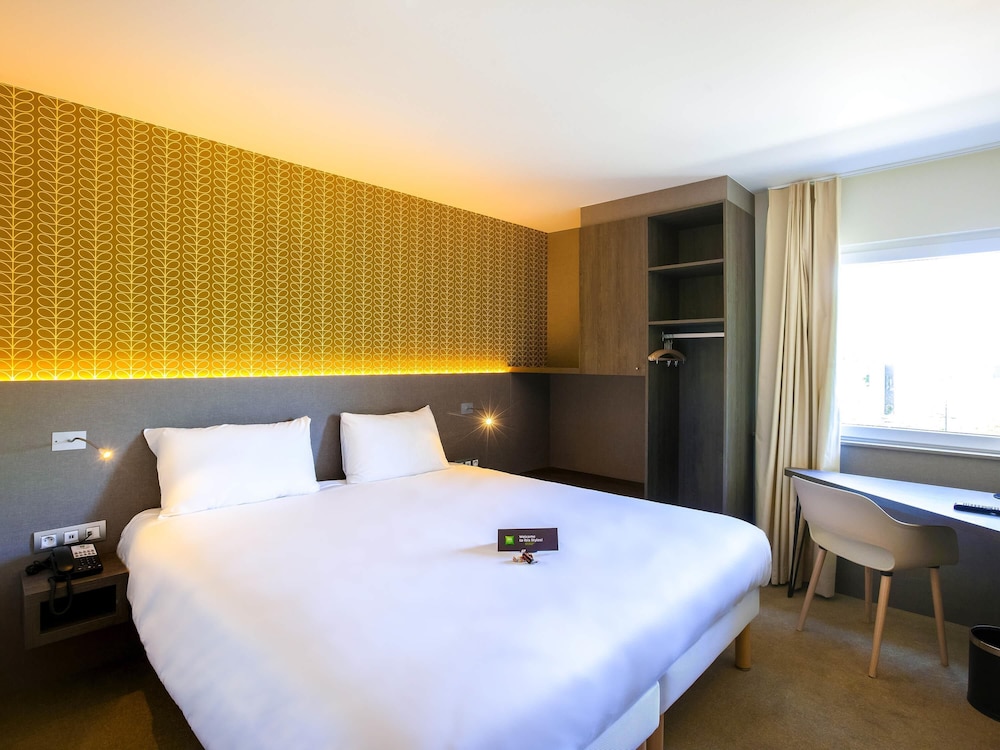 Habitación Standard con una cama doble del hotel Ibis Styles Kortrijk Expo. Foto 1