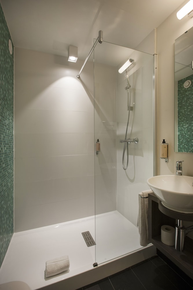Habitación Standard con 2 camas individuales del hotel Ibis Styles Kortrijk Expo. Foto 3