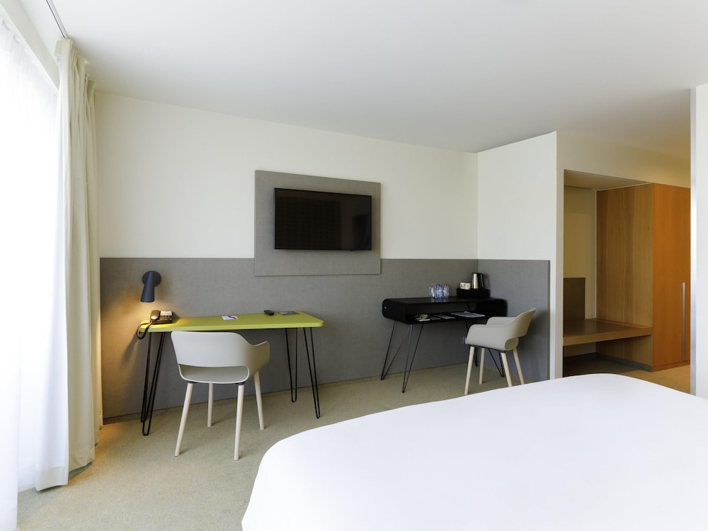 Habitación de categoría superior con una cama doble del hotel Ibis Styles Kortrijk Expo