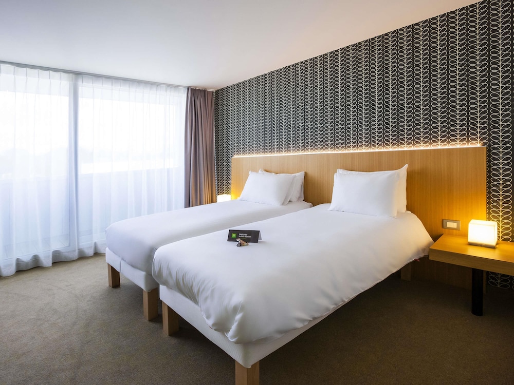 Habitación de categoría superior con 2 camas individuales del hotel Ibis Styles Kortrijk Expo