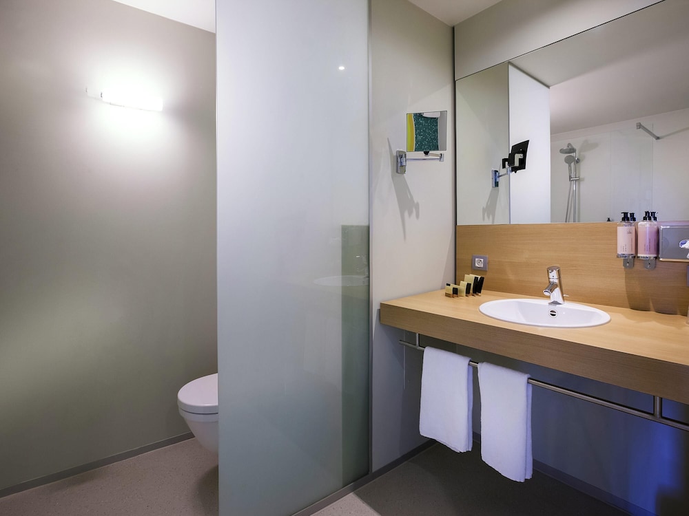 Habitación de categoría superior con 2 camas individuales del hotel Ibis Styles Kortrijk Expo. Foto 2
