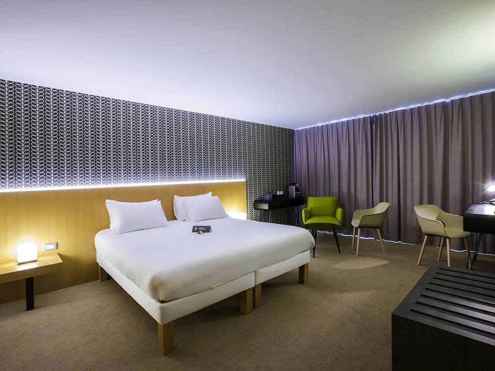 Suite Junior con una cama doble del hotel Ibis Styles Kortrijk Expo. Foto 3