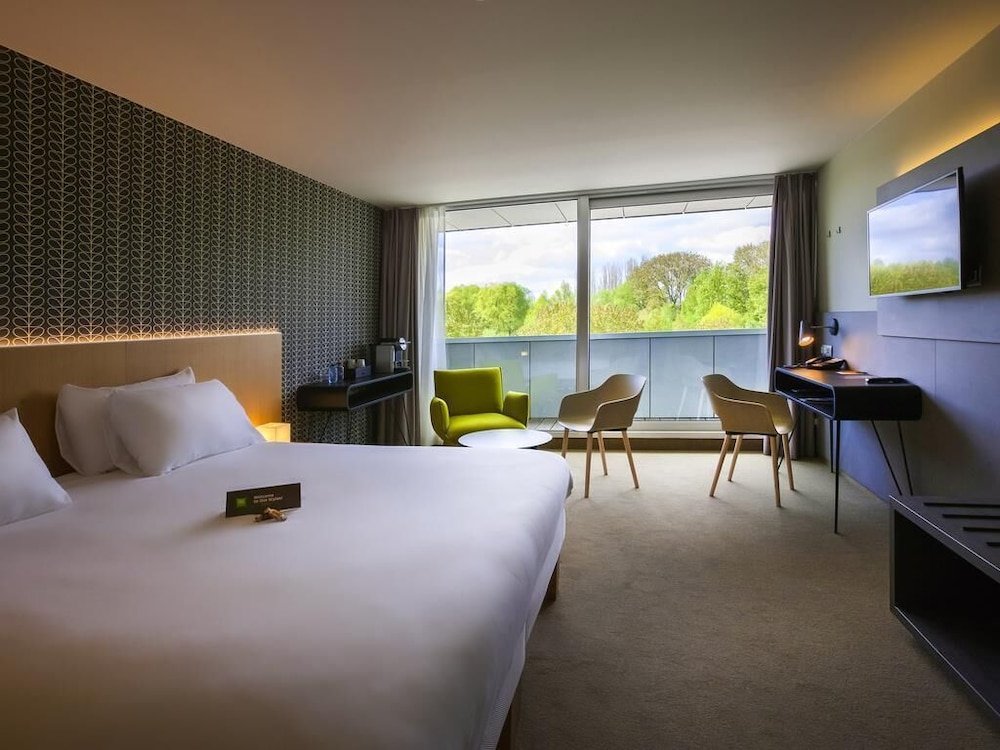 Suite Junior con una cama doble del hotel Ibis Styles Kortrijk Expo. Foto 4