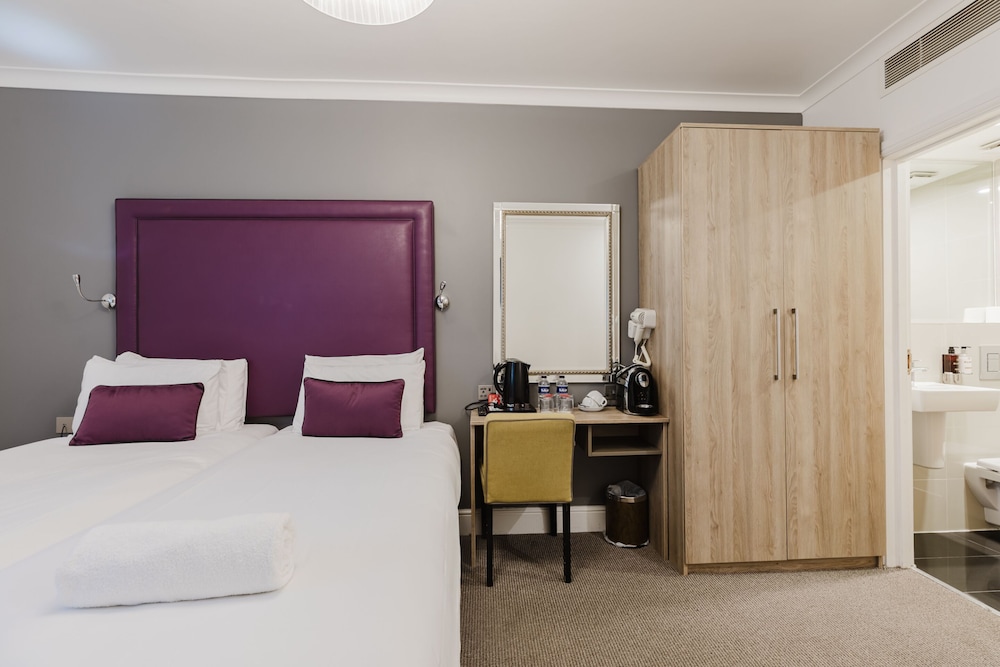 Habitación estándar con 2 camas individuales, baño privado del hotel The Porchester. Foto 4