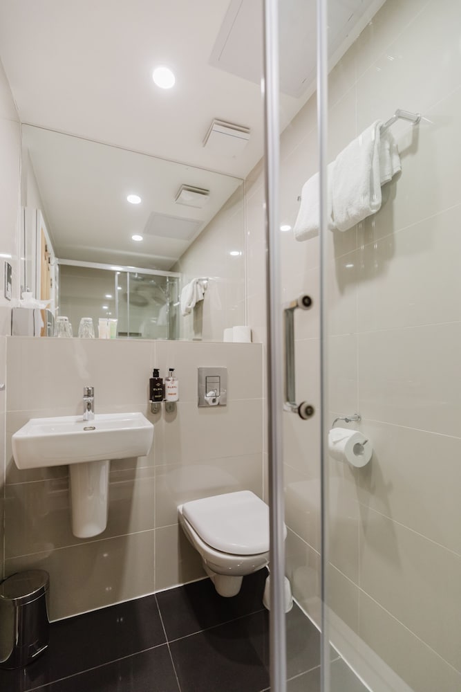 Habitación estándar con 2 camas individuales, baño privado del hotel The Porchester. Foto 14