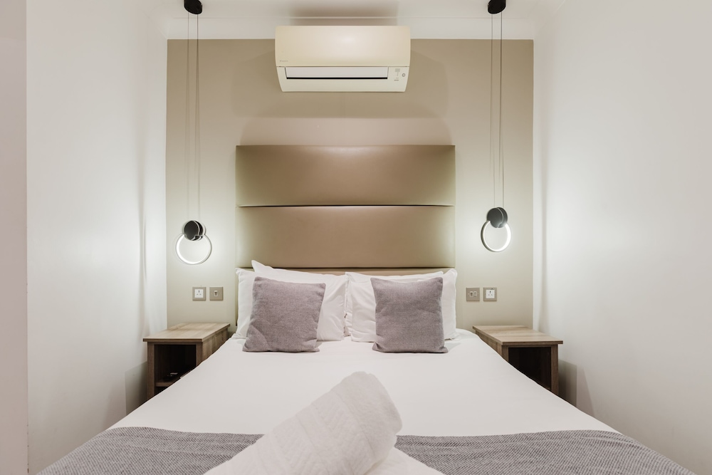 Habitación triple ejecutiva, baño privado del hotel The Porchester