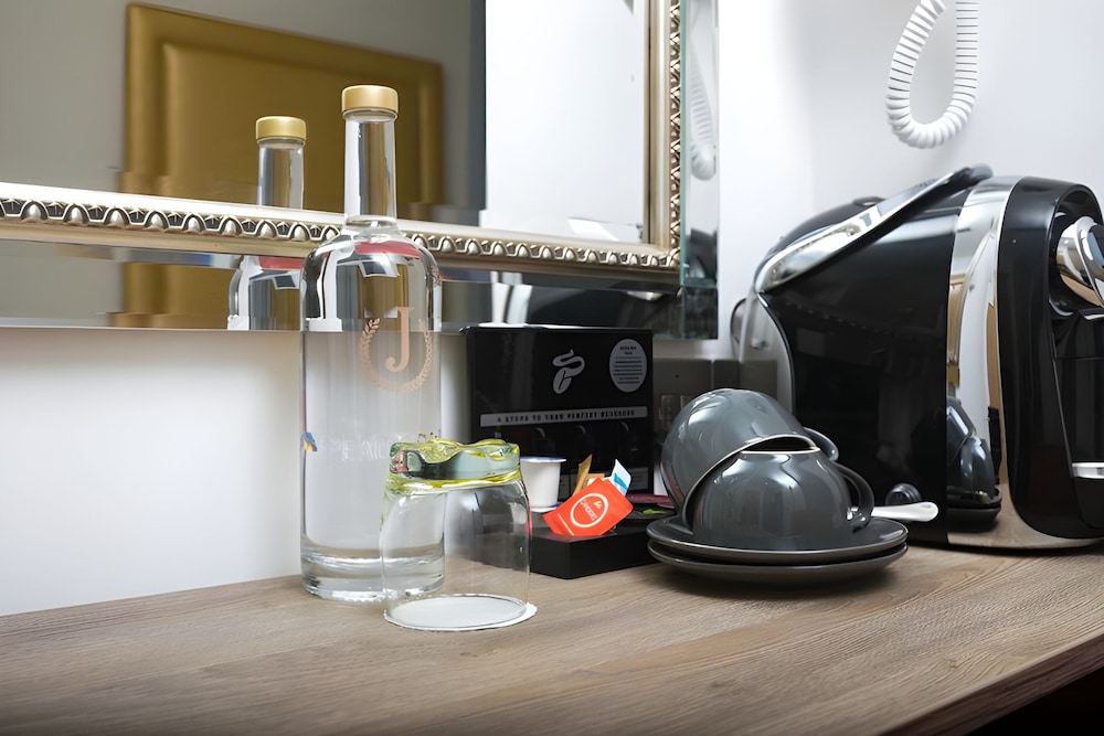 Habitación triple ejecutiva, baño privado del hotel The Porchester. Foto 5