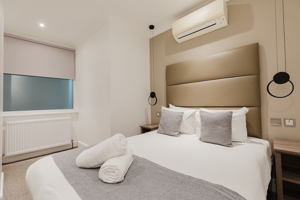 Habitación triple ejecutiva, baño privado del hotel The Porchester. Foto 11