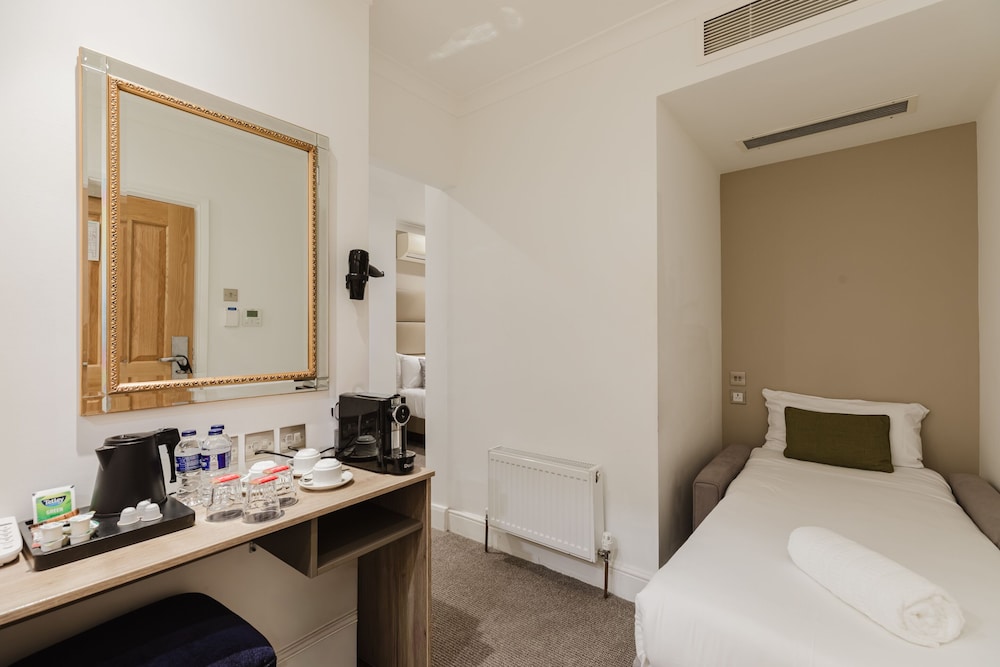 Habitación triple ejecutiva, baño privado del hotel The Porchester. Foto 12