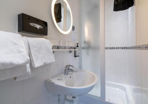 Habitación Doble Estándar - 2 camas del hotel Nouvel Paris. Foto 1