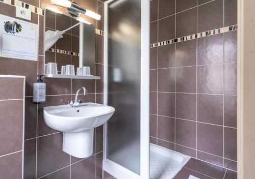 Habitación Triple del hotel Nouvel Paris. Foto 1