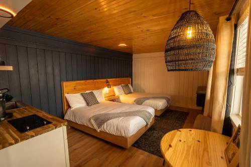 Studio Suite with Two Double Beds, Balcony del hotel Woodlake Inn