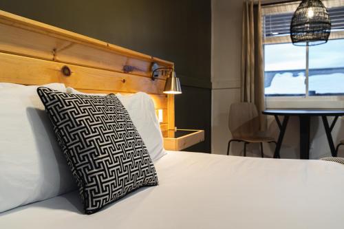 Studio Suite with King Bed, Balcony del hotel Woodlake Inn