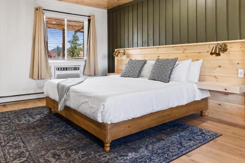 Standard Room with King Bed, Balcony del hotel Woodlake Inn. Foto 1