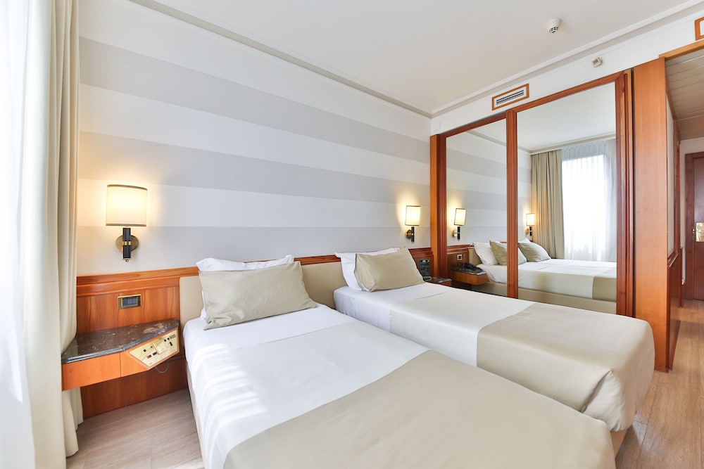 Habitación clásica doble, 2 camas individuales del hotel Leon D'oro. Foto 2