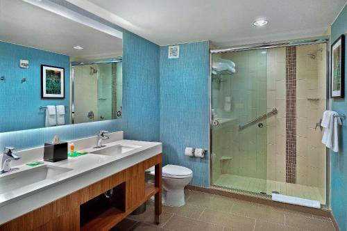 Cama king size especial (con sofá cama) del hotel Hyatt Place Fredericksburg At Mary Washington. Foto 5