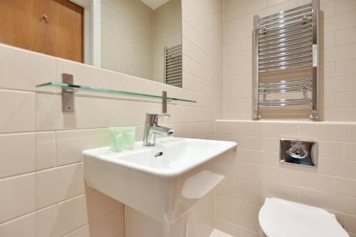Estudio Premium Deluxe del hotel St James House - Concept Serviced Apartments. Foto 5