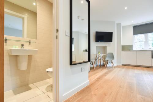 Estudio Premium Deluxe del hotel St James House - Concept Serviced Apartments. Foto 6
