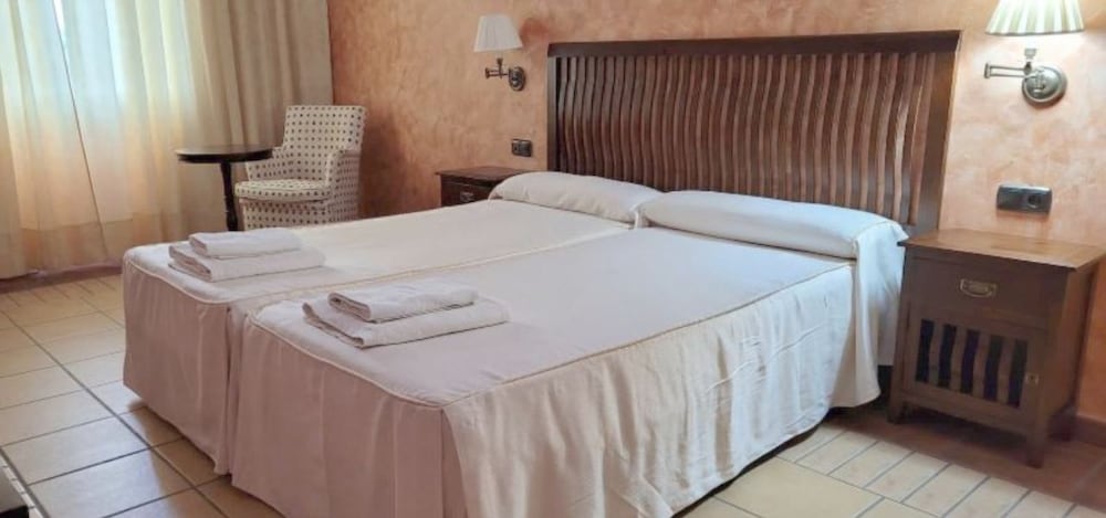 Habitación con 1 cama doble o 2 individuales del hotel Hospedium Doña Mafalda de Castilla