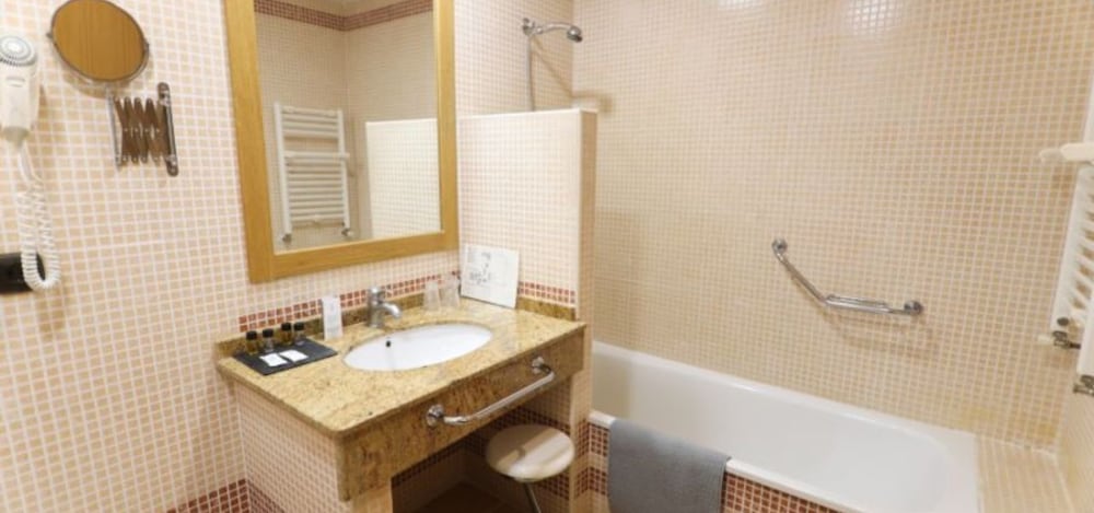 Habitación con 1 cama doble o 2 individuales del hotel Hospedium Doña Mafalda de Castilla. Foto 4