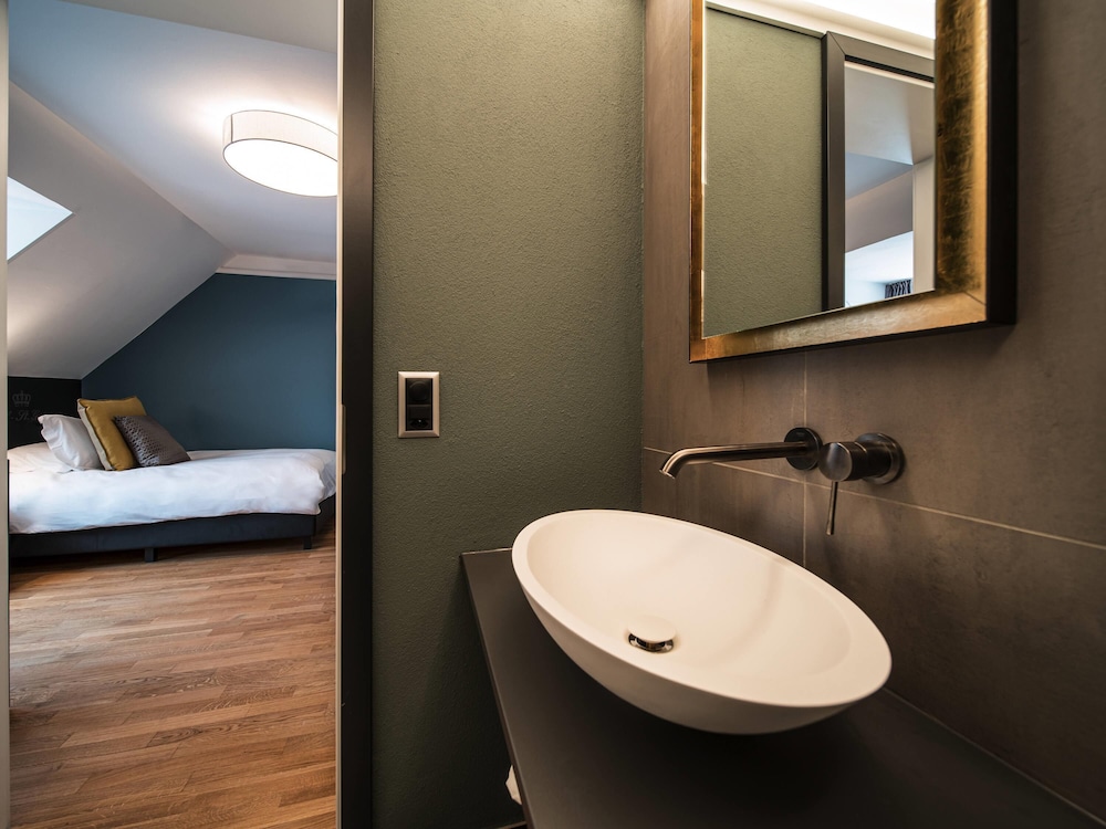 Habitación (Historic, customized rooms with A/C) del hotel Royal St Georges Interlaken Mgallery Collection. Foto 1