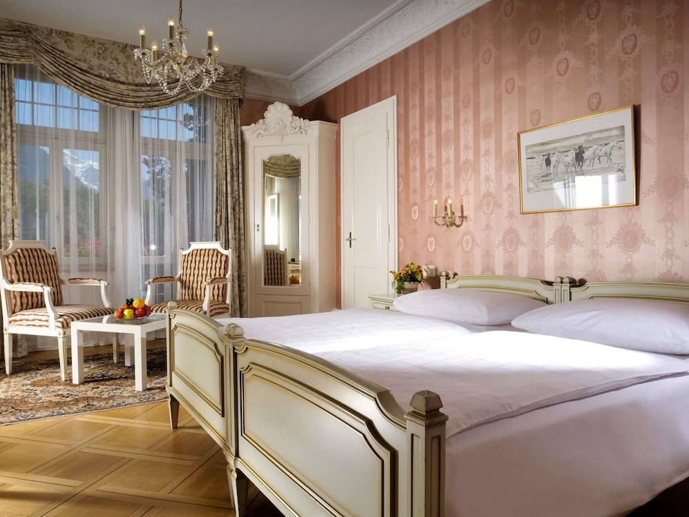 Habitación, 1 cama de matrimonio, balcón (Historic, customized rooms, with A/C) del hotel Royal St Georges Interlaken Mgallery Collection. Foto 9