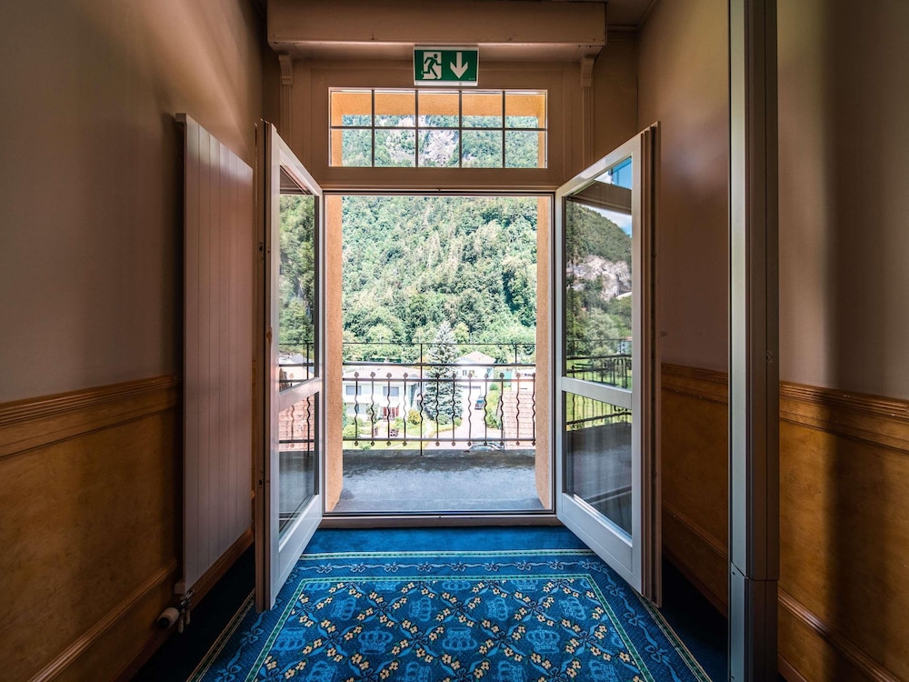 Habitación (Historic, customized rooms, with A/C) del hotel Royal St Georges Interlaken Mgallery Collection. Foto 6