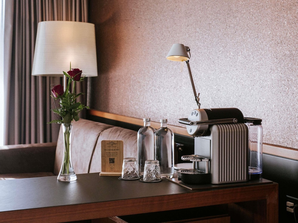 Suite junior, balcón del hotel Royal St Georges Interlaken Mgallery Collection. Foto 5