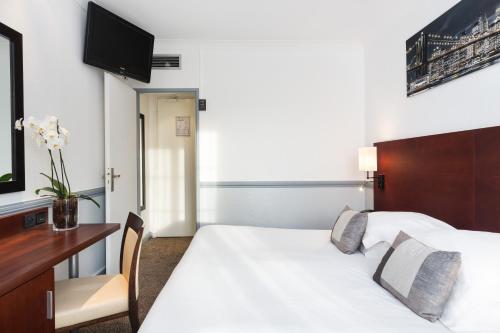 Habitación superior con balcón del hotel Best Western Lakmi Nice. Foto 1