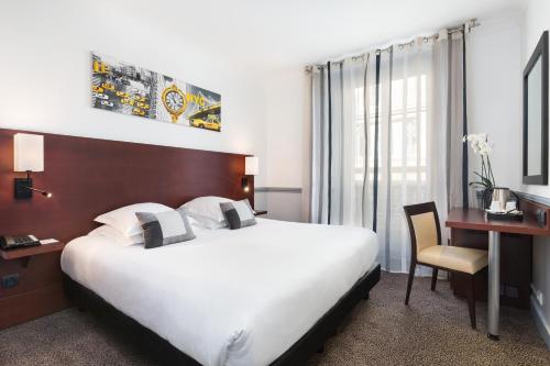 Habitación superior con balcón del hotel Best Western Lakmi Nice. Foto 9