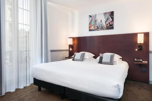 Habitación superior con balcón del hotel Best Western Lakmi Nice. Foto 10