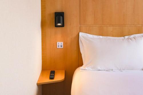 Accessible Family Room with bunkbed and shower del hotel Easyhotel Nice Palais Des Congrès – Old Town. Foto 4