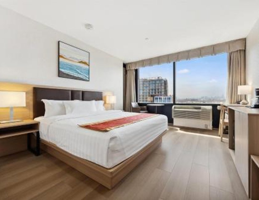 Premier King Room with Jetted Tub - Non - Smoking del hotel Ramada Flushing Queens