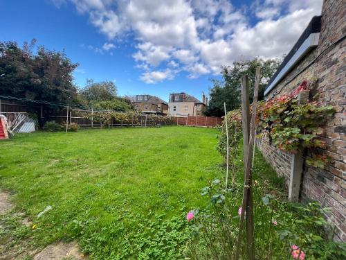 Habitación Doble con ducha - 2 camas del hotel Aron Guest House. Foto 3