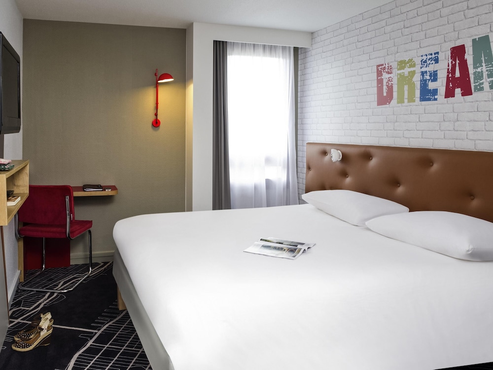 Habitación Estándar con 1 cama doble del hotel Ibis Styles Chartres. Foto 1