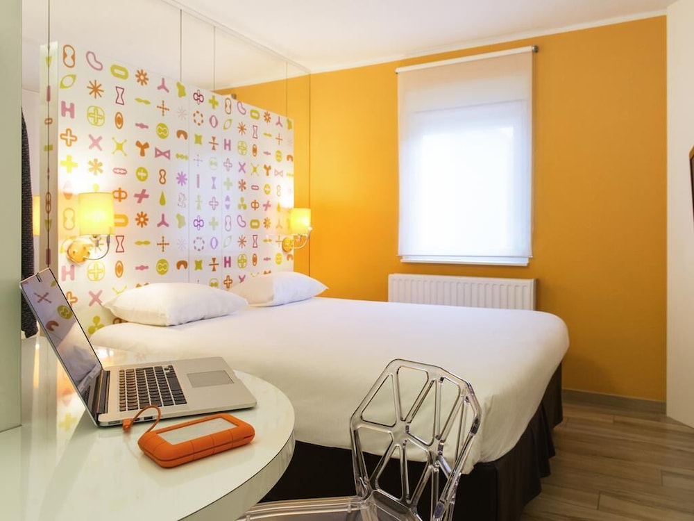 Habitación Doble Estándar del hotel Ibis Styles La Louvière. Foto 4