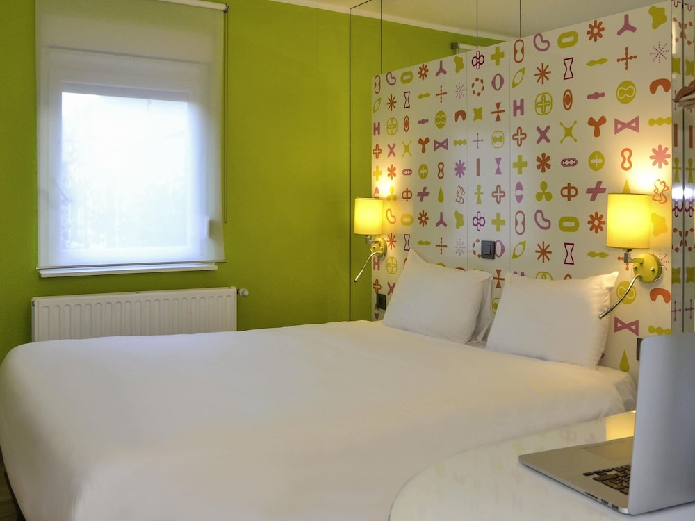 Habitación Doble Estándar del hotel Ibis Styles La Louvière. Foto 6