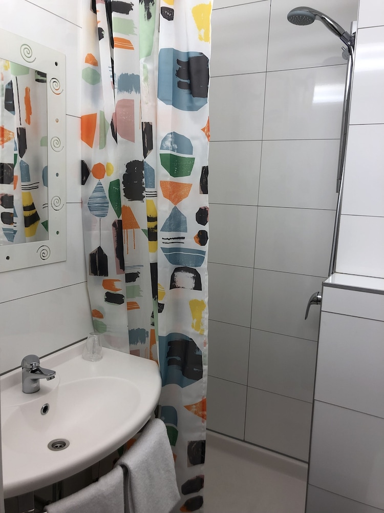 Habitación Doble Estándar del hotel Ibis Styles La Louvière. Foto 7