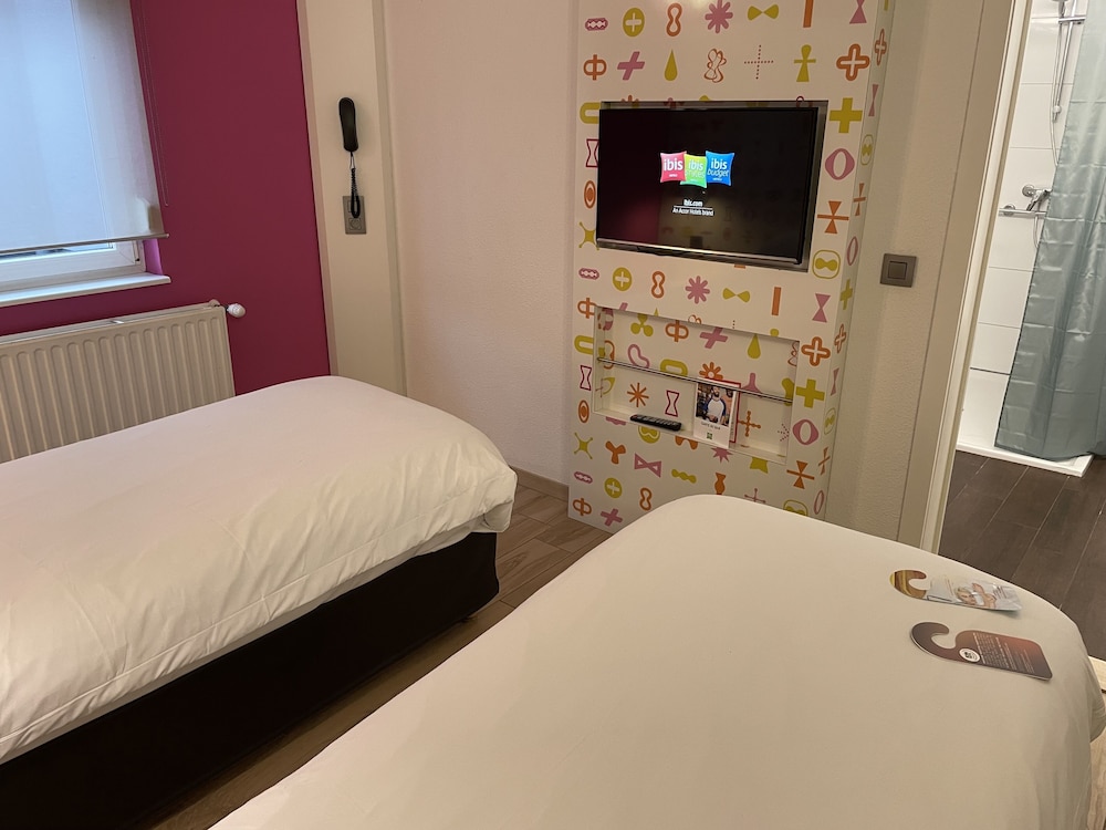 Habitación Gemela Estándar del hotel Ibis Styles La Louvière. Foto 2