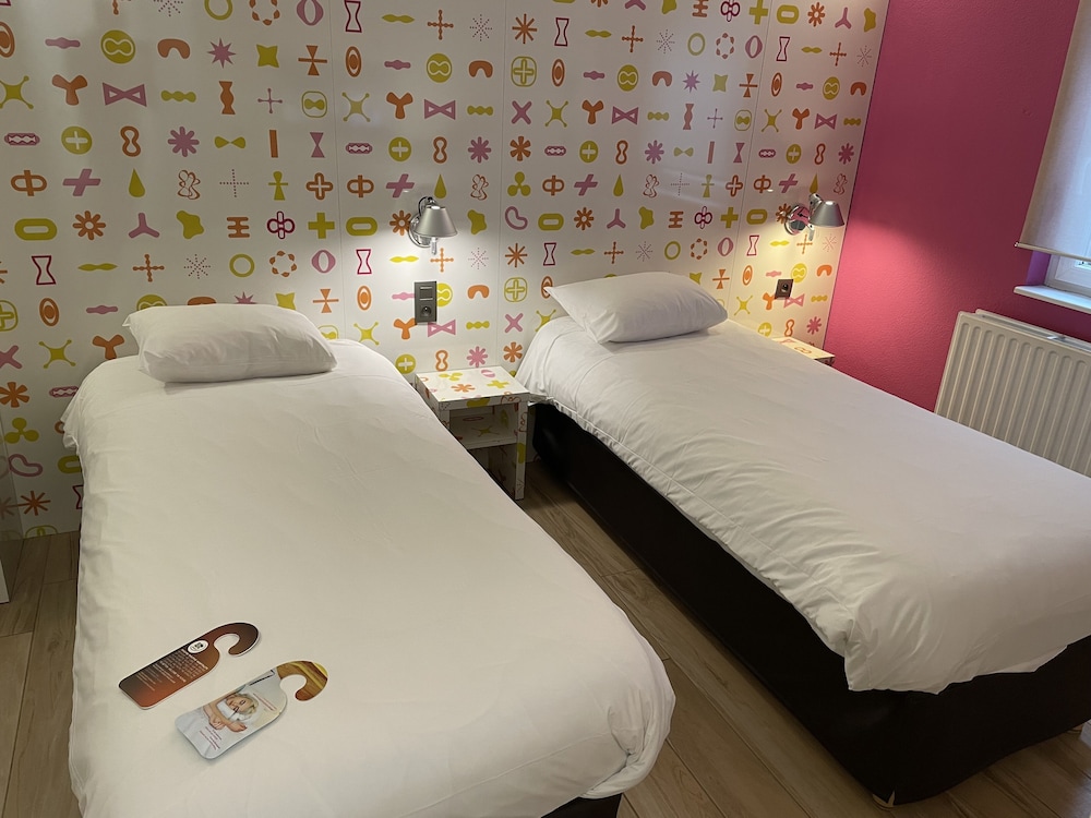 Habitación Gemela Estándar del hotel Ibis Styles La Louvière. Foto 3