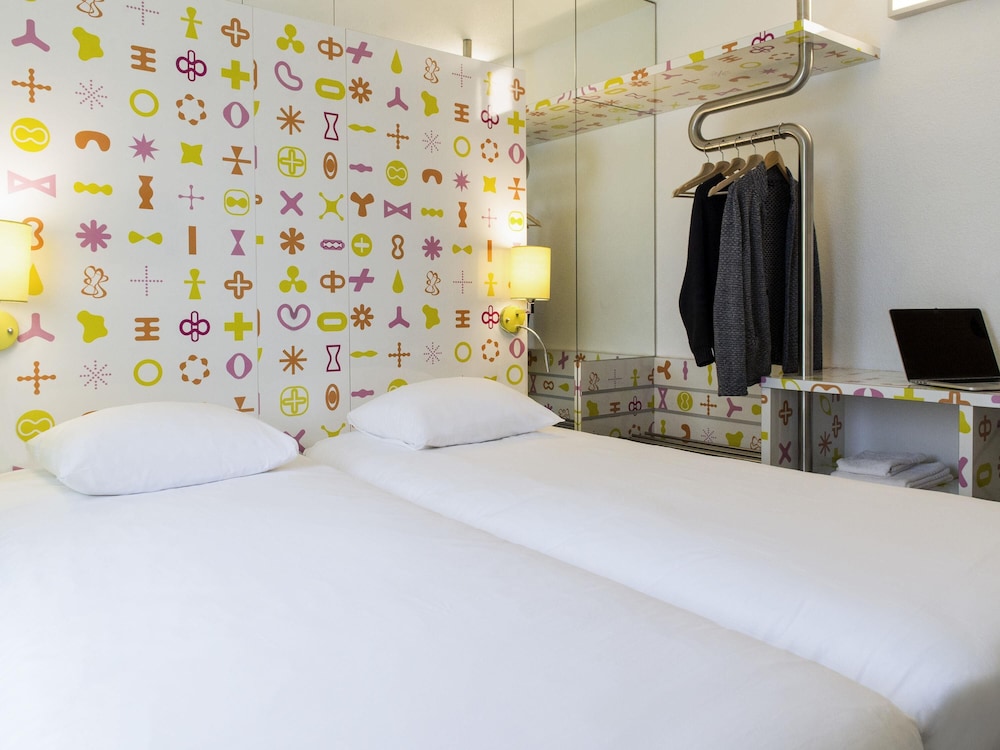 Habitación Gemela Estándar del hotel Ibis Styles La Louvière. Foto 4