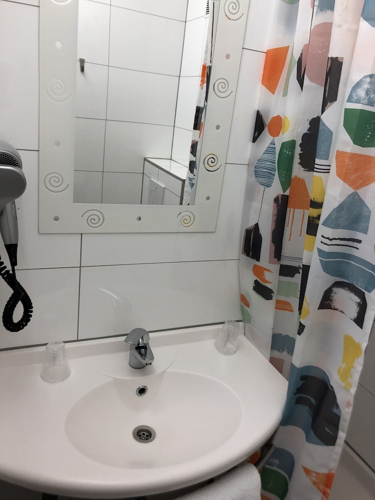 Habitación Gemela Estándar del hotel Ibis Styles La Louvière. Foto 6
