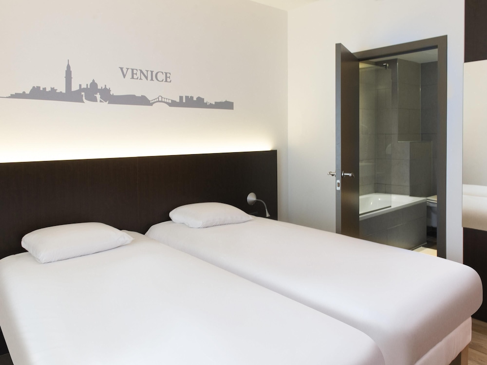 Habitación Gemela Superior del hotel Ibis Styles La Louvière